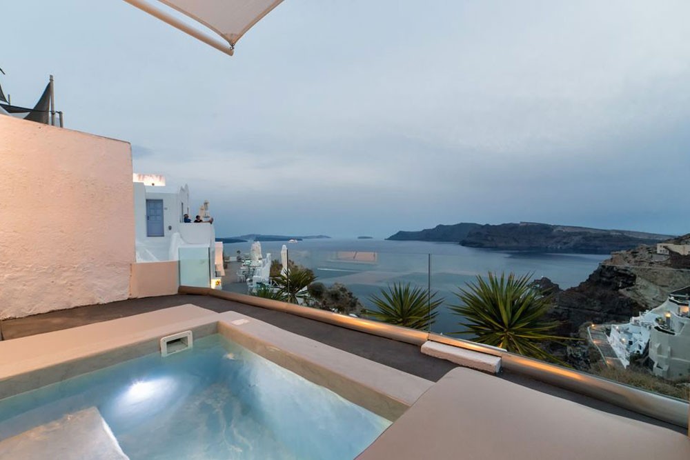 Summer! 4* Aqua Serenity Luxury Suites in Santorini from €80 / $85!